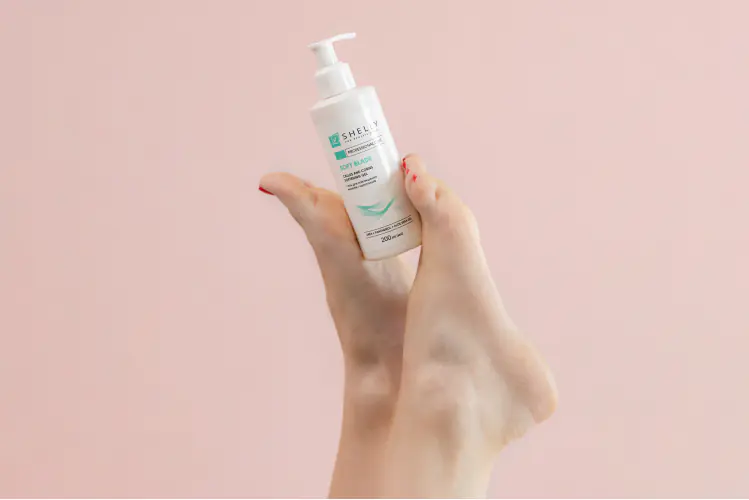 Как выбрать кератолитик для педикюра: советы и обзор средств