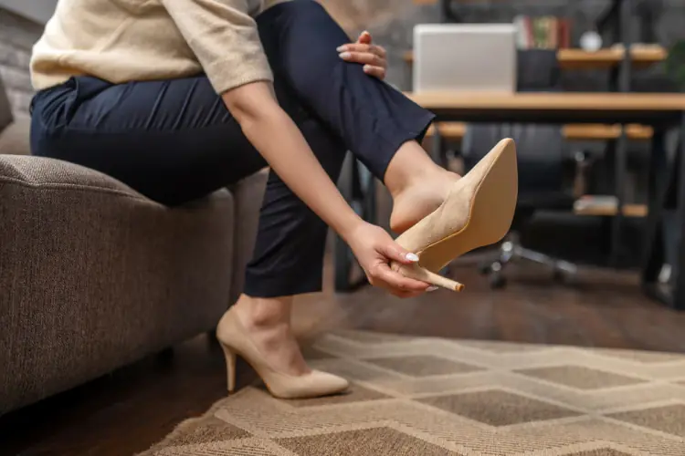 Как избавиться от натоптышей: простые шаги к здоровью и красоте ваших стоп